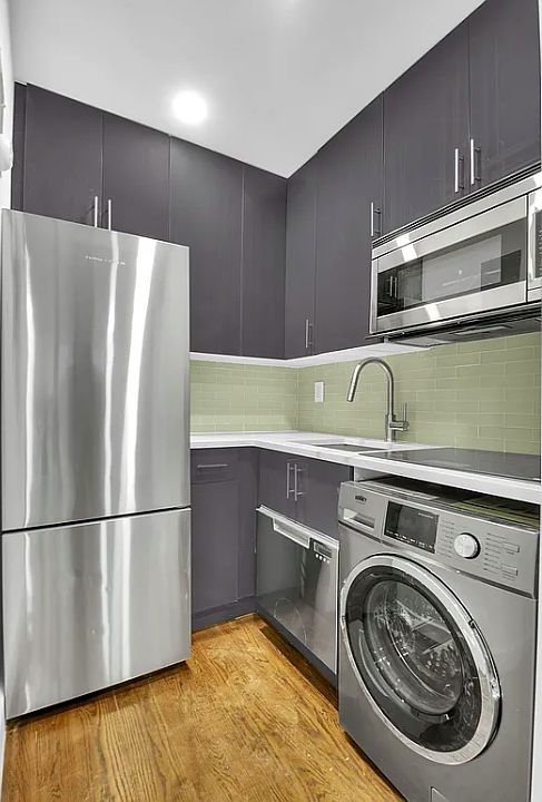 1st image of 20 Christopher St #2