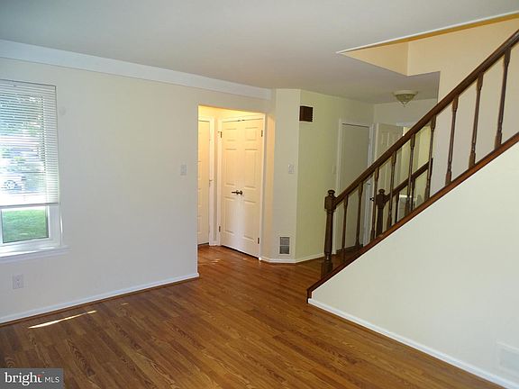 3rd image of 721 Grantham Ct