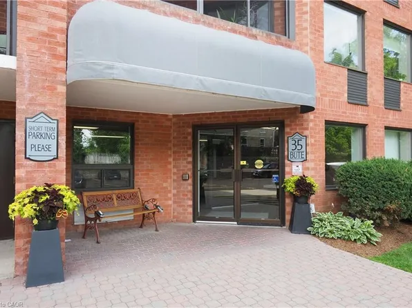 35 Bute St #303, North Dumfries, ON N0B 1E0