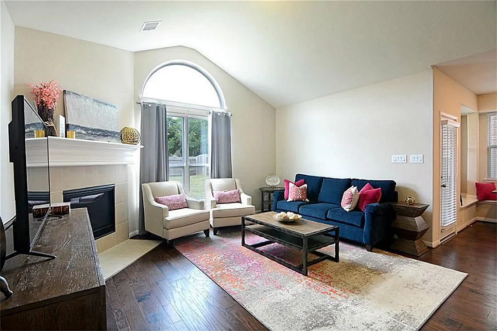 4 bed, 2.5 bath, 2559 sqft, $2,500 — Photo 3