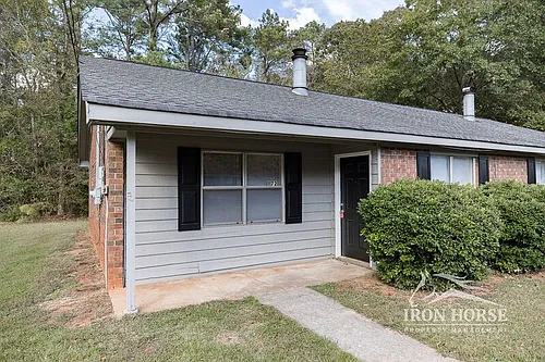 1172 White Oak Dr Photo 1