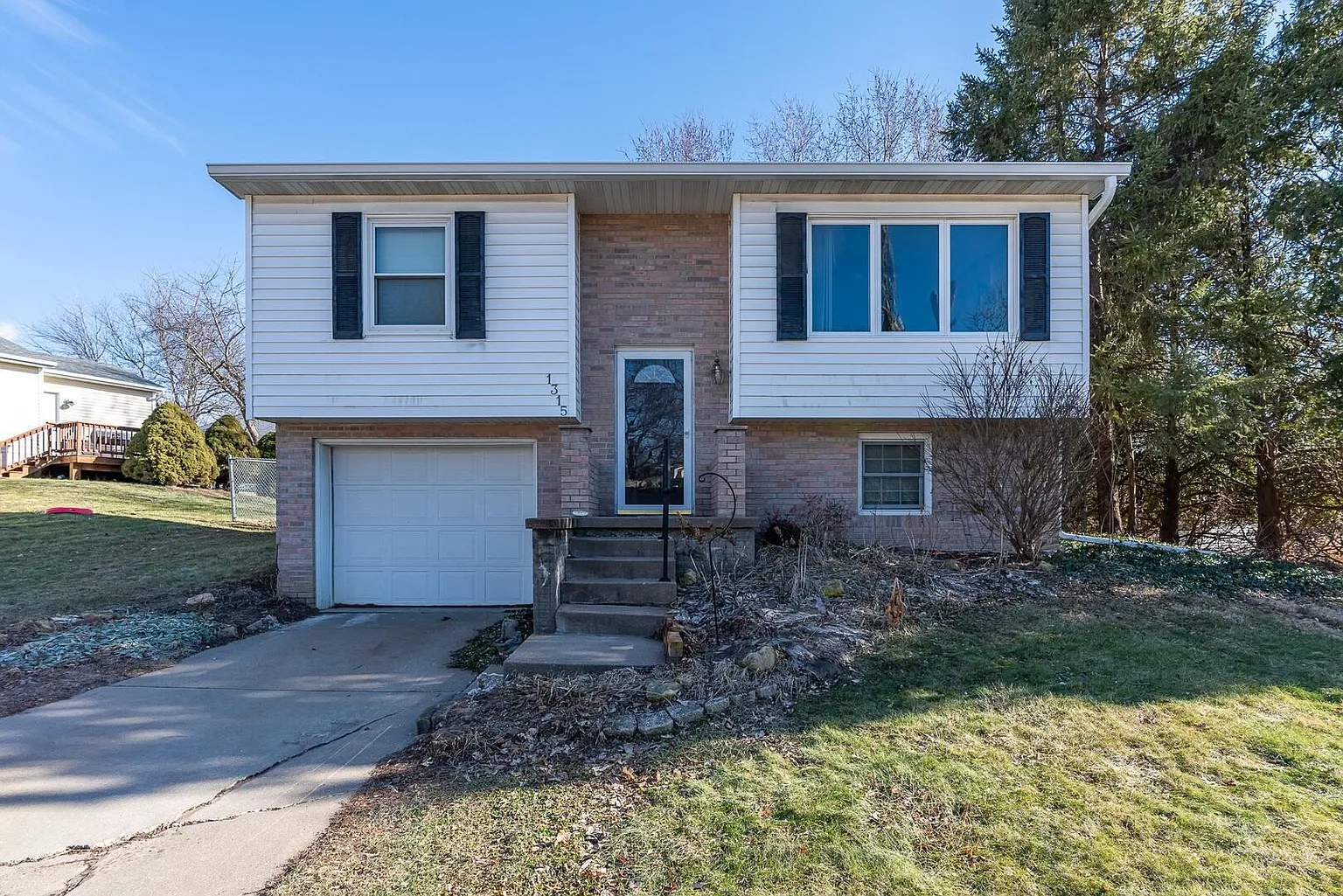 1315 N Zenith Ave photo 1