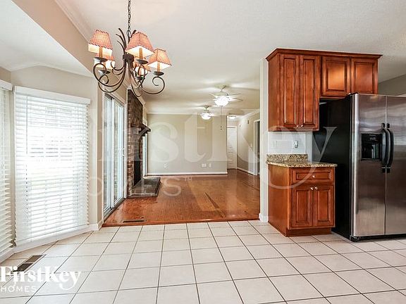 5th image of 2332 Vanderbilt Dr