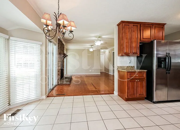 2332 Vanderbilt Dr — Photo 5