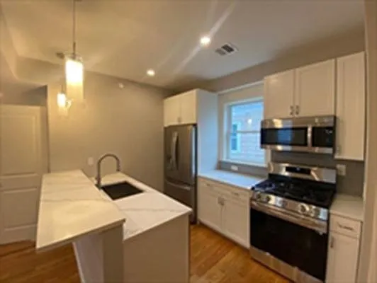 101 Pleasant St #3