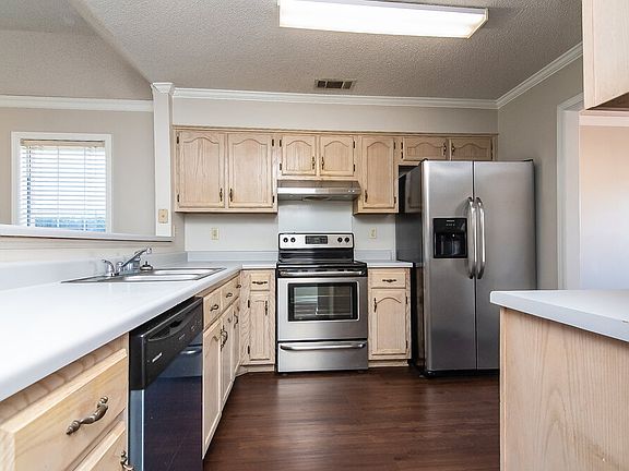 5th image of 2214 Lake Hill Ct