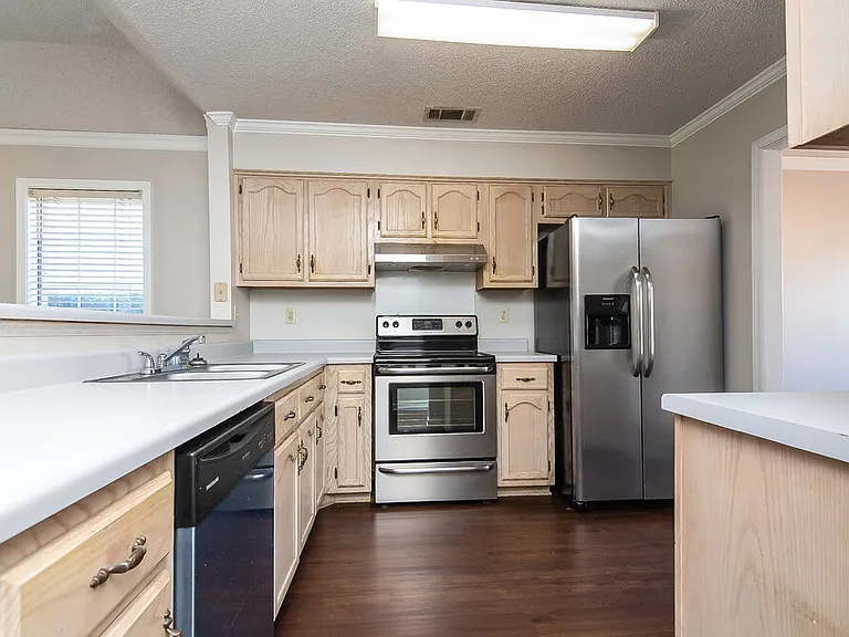 2214 Lake Hill Ct — Photo 5