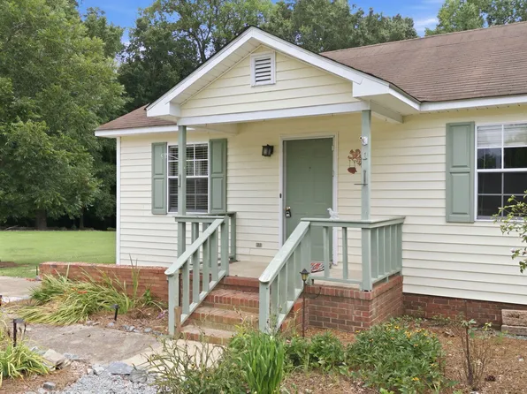 3805 Manor Dr, Clayton, NC 27520