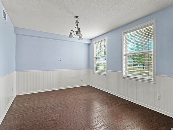 4th image of 202 Trestle Tree