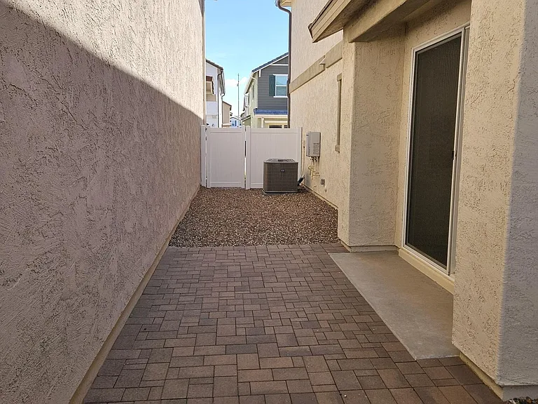 3357 S Primrose Ave — Photo 44