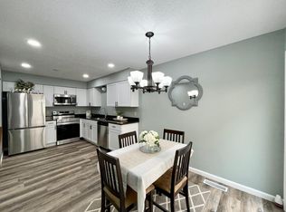109 Bordeaux Ct, Woodbury, MN 55125