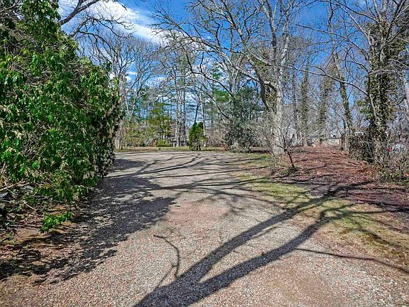 2nd image of 15 Chapman Ln