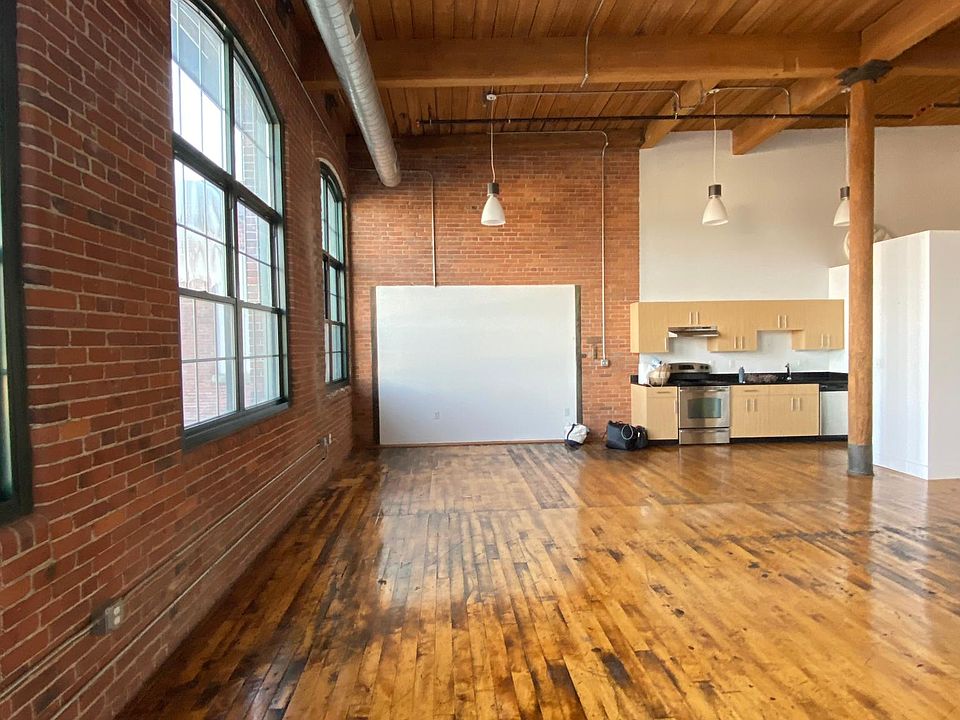 2nd image of 1 Westinghouse Plz Unit 339