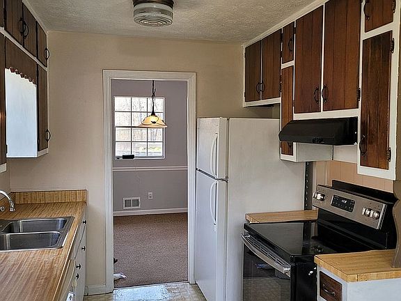 Kitchen cabinets and stove 
