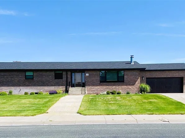 317 W 40th St, Scottsbluff, NE 69361