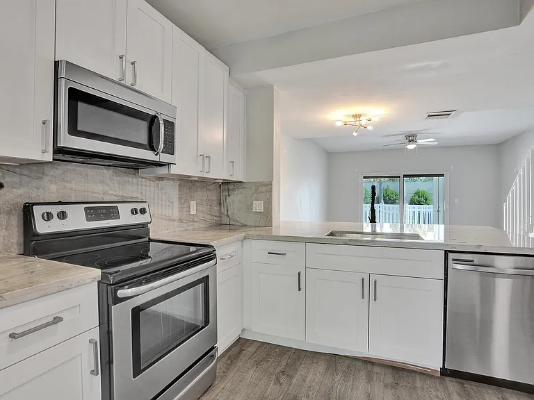 9913 NW 57th Mnr — Photo 9