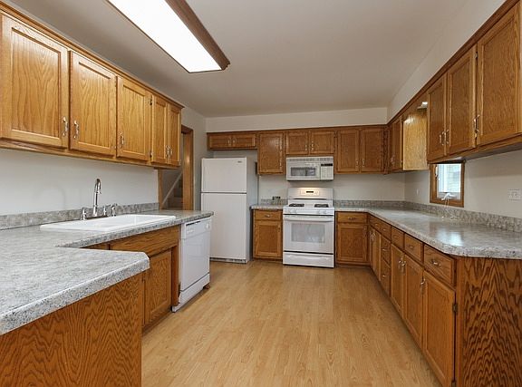 4th image of 16506 Cherry Hill Ave