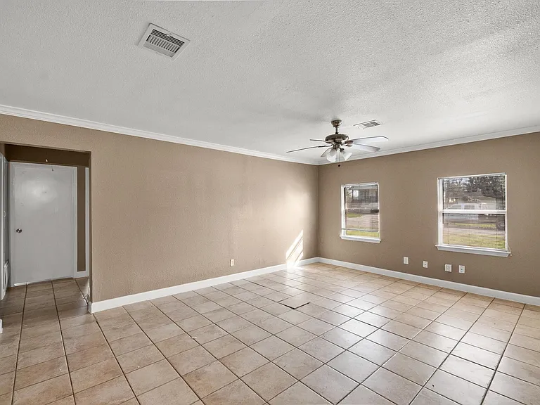6015 Ridgeway Dr — Photo 5