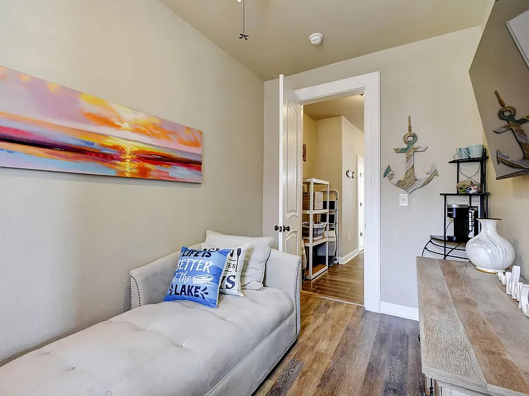 1246 Waverly Ave #101 — Photo 19
