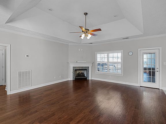 2nd image of 31 Arbor Oak Dr