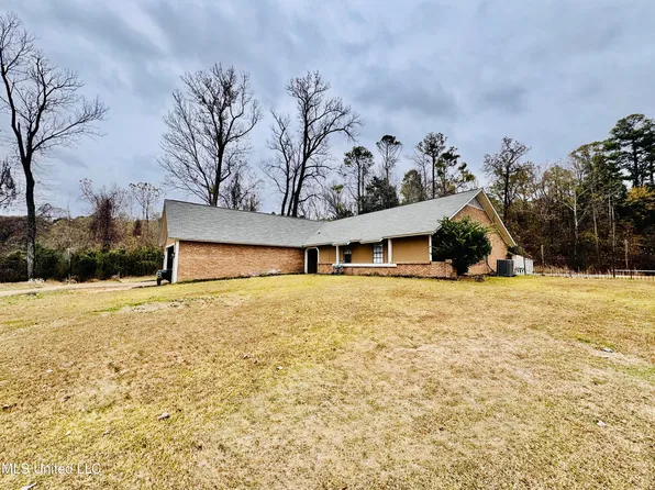 1724 Moonmist Dr, Yazoo City, MS 39194