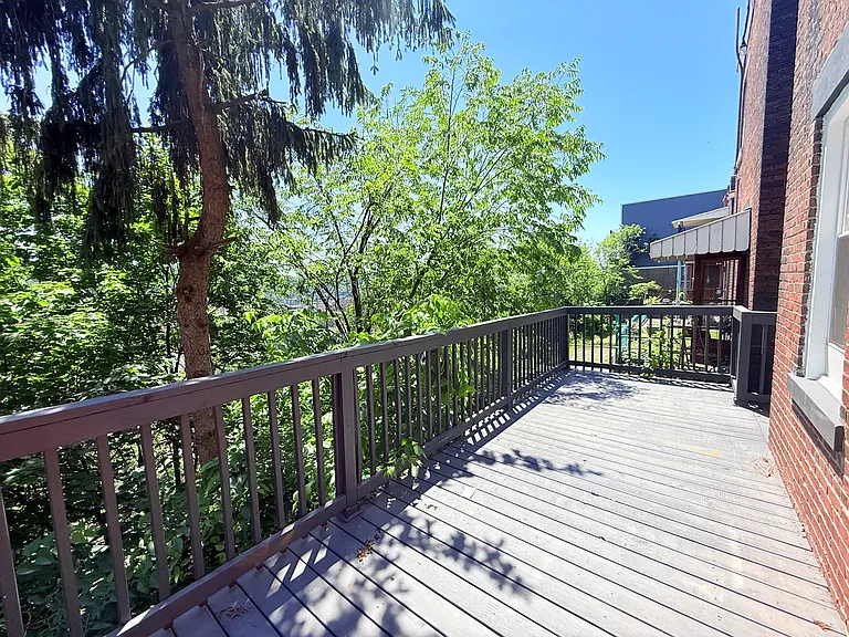 1527 Hoff St — Photo 4