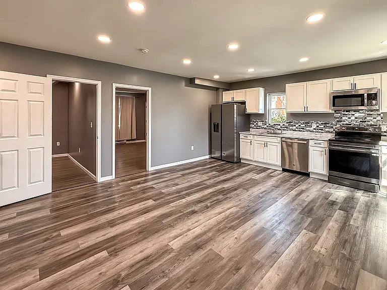 305 Willow St #R — Photo 12