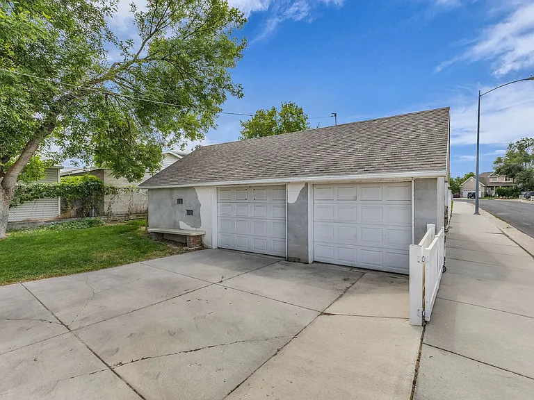 6582 S Jefferson St — Photo 18