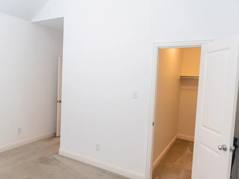 1000 Hoxton Ln — Photo 10