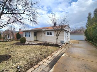 27 Evergreen Ln, Carpentersville, IL