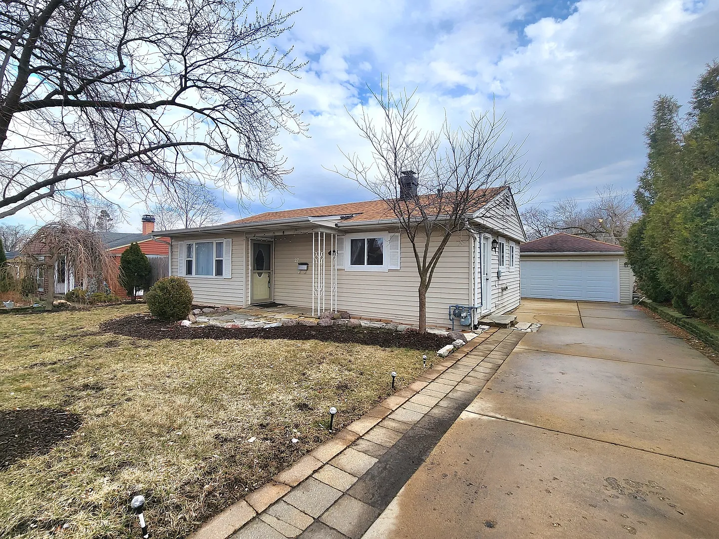 27 Evergreen Ln photo 1