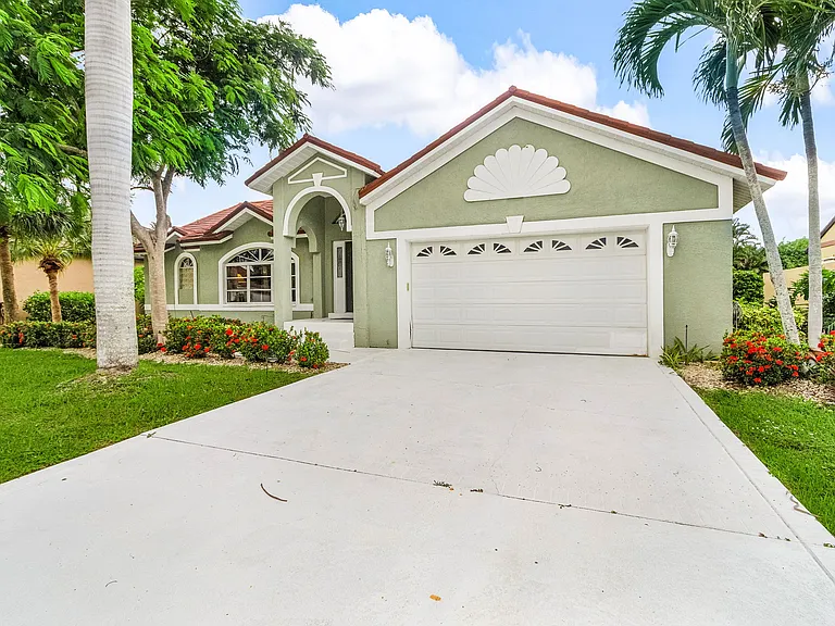 8549 S Lake Cir — Photo 1