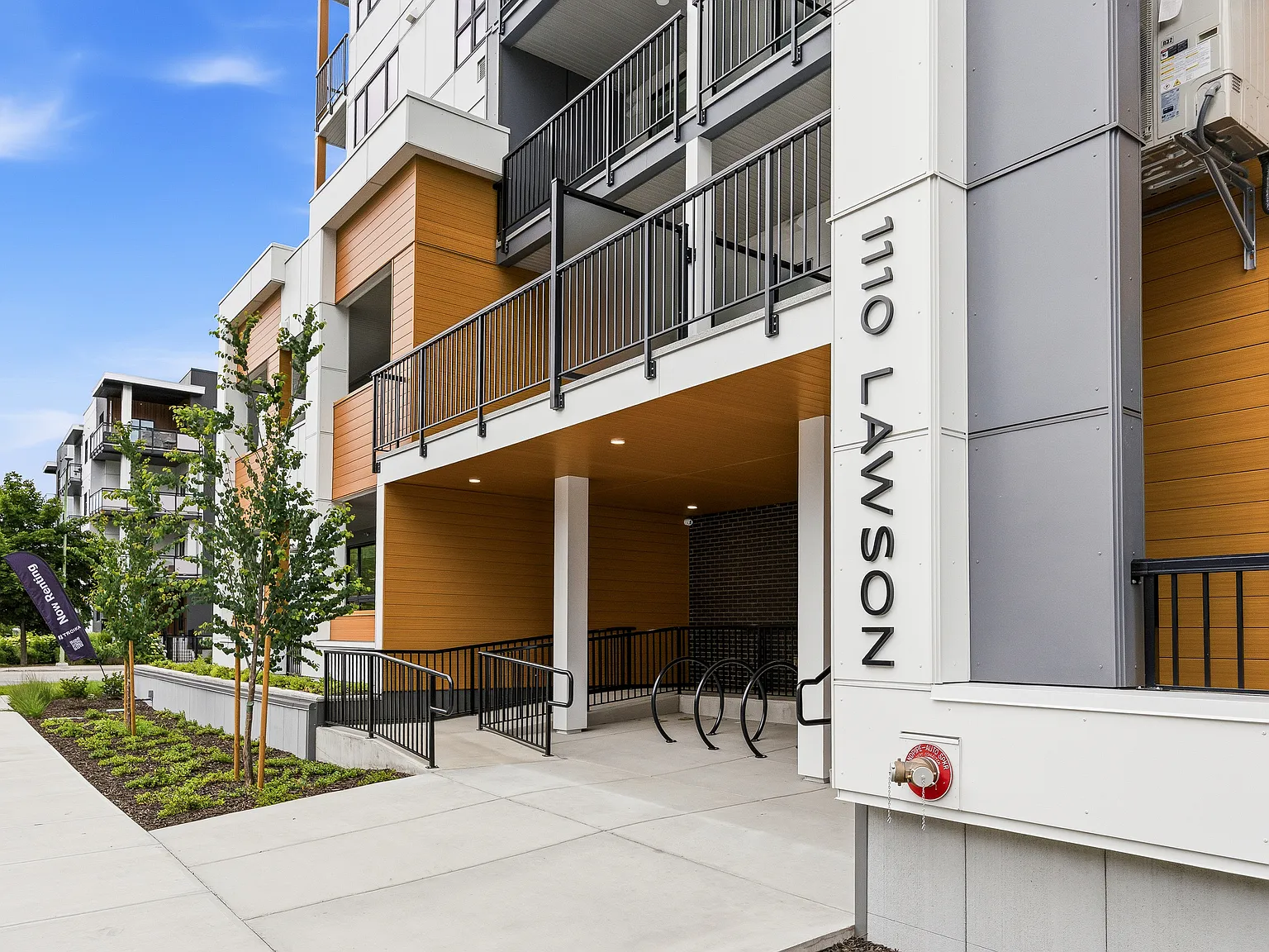 1110 Lawson — Photo 3