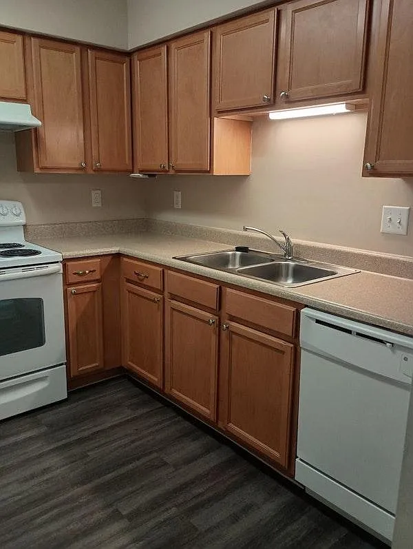 185 - COUNTRY VIEW APARTMENTS — Photo 1