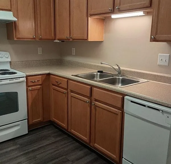 185 - COUNTRY VIEW APARTMENTS — Photo 1