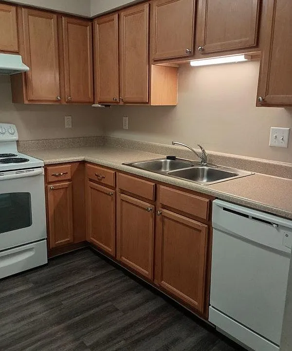 185 - COUNTRY VIEW APARTMENTS