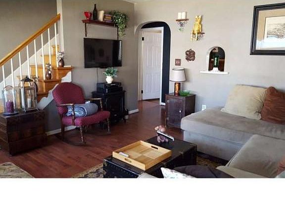 5th image of 304 W Race St