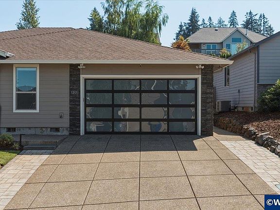 2nd image of 322 Summit View Ave SE