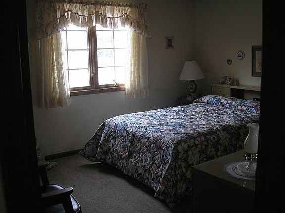 4th image of 521 Tilden St