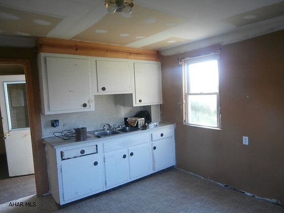 3rd image of 221 Highland Ave