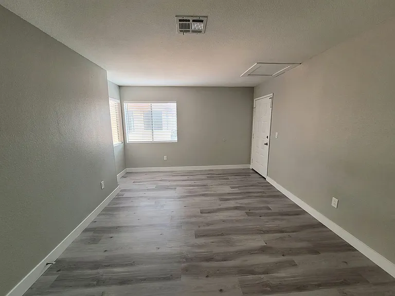 Cora Apartments — Photo 9
