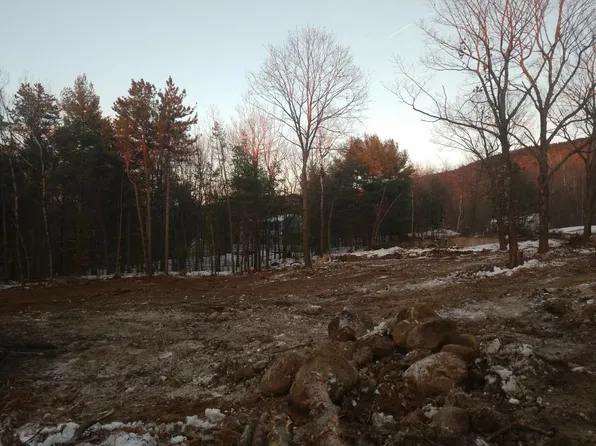 30 Saint Moritz Dr, New Durham, NH 03855