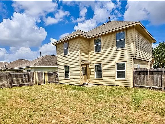 2nd image of 19119 Canaras Ct