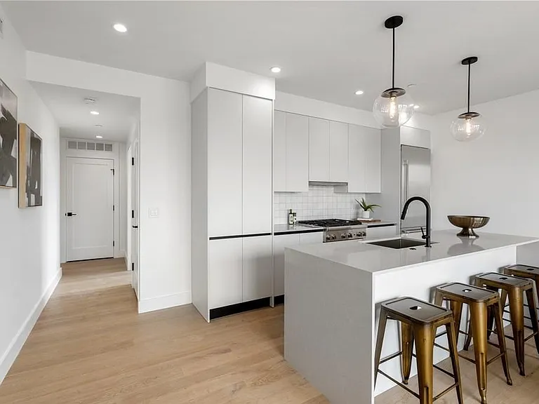 472 W Broadway #502 — Photo 7