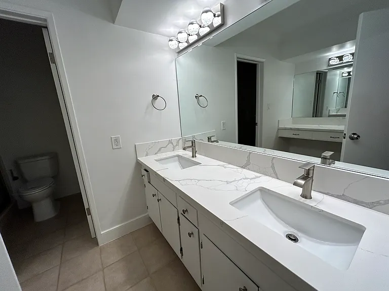 616 N Flores — Photo 14