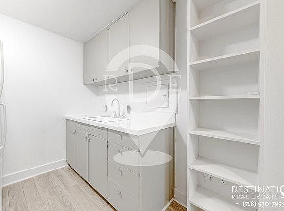 5th image of 606 W 17th St APT 305