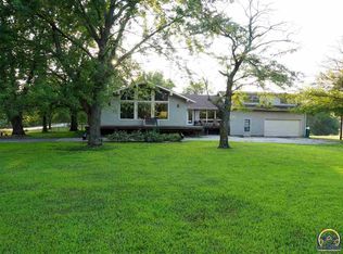 7482 Hilldale Rd S, Ozawkie, KS 66070