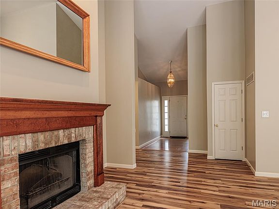 3rd image of 10 Meramec Bluffs Ct