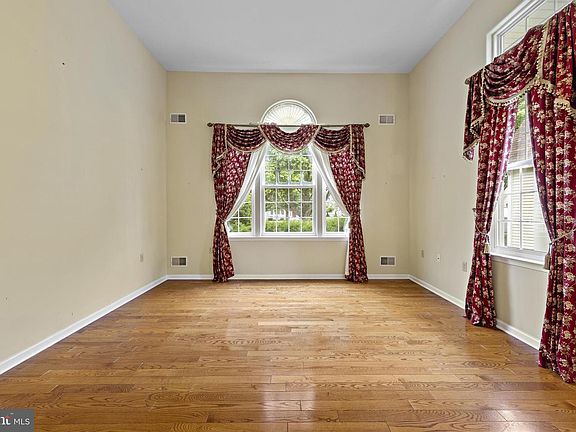 4th image of 6 Rapids Ct