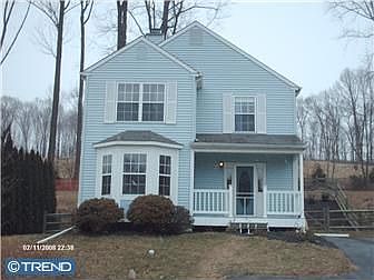 Cute front porch!